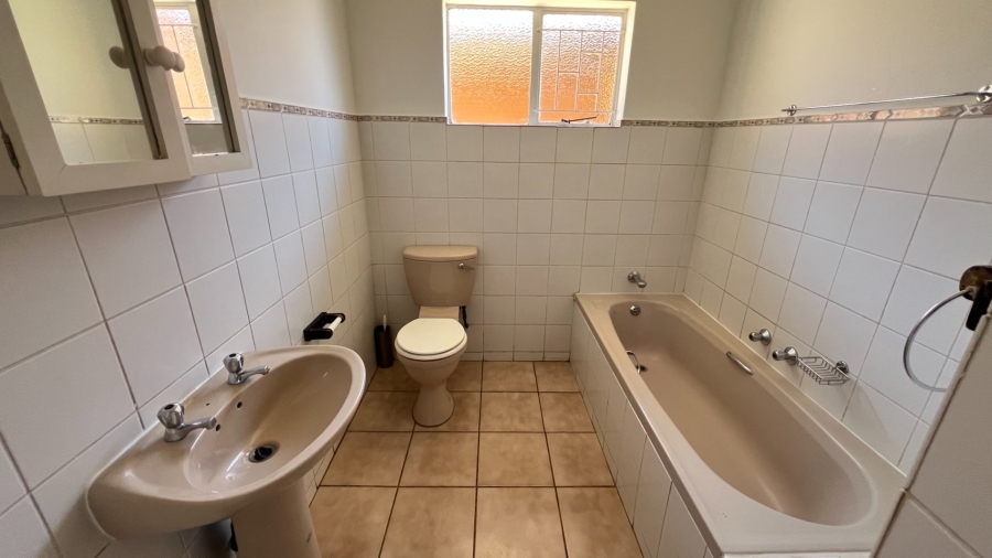 2 Bedroom Property for Sale in Langenhovenpark Free State